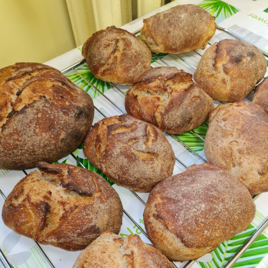 Pašu izcepti maizes kukulīši.