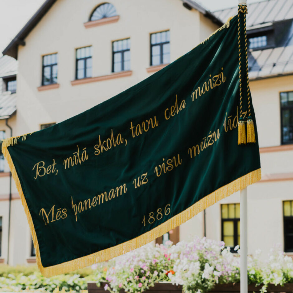 Garozas pamatskolas karogs