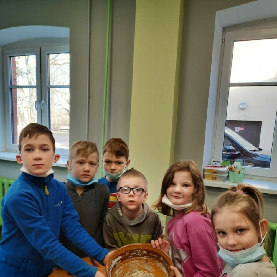 Zēni un meitenes, maizes mīkla