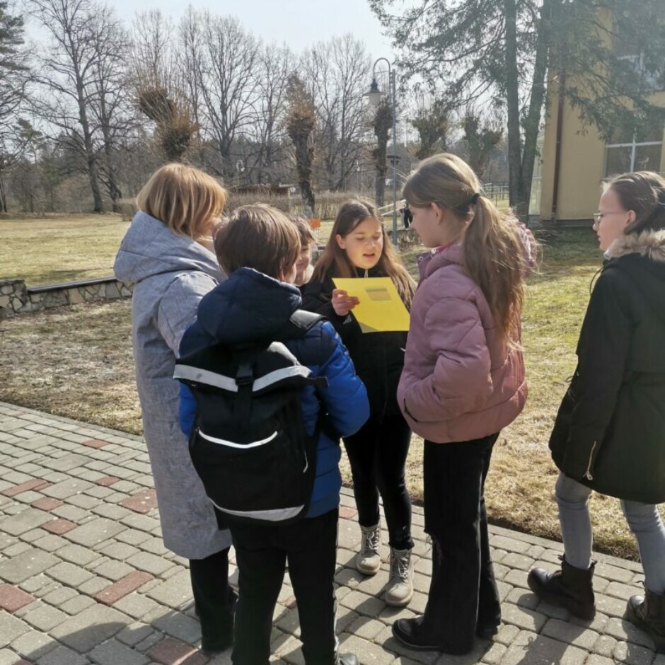 Meitenes, zēni, sieviete