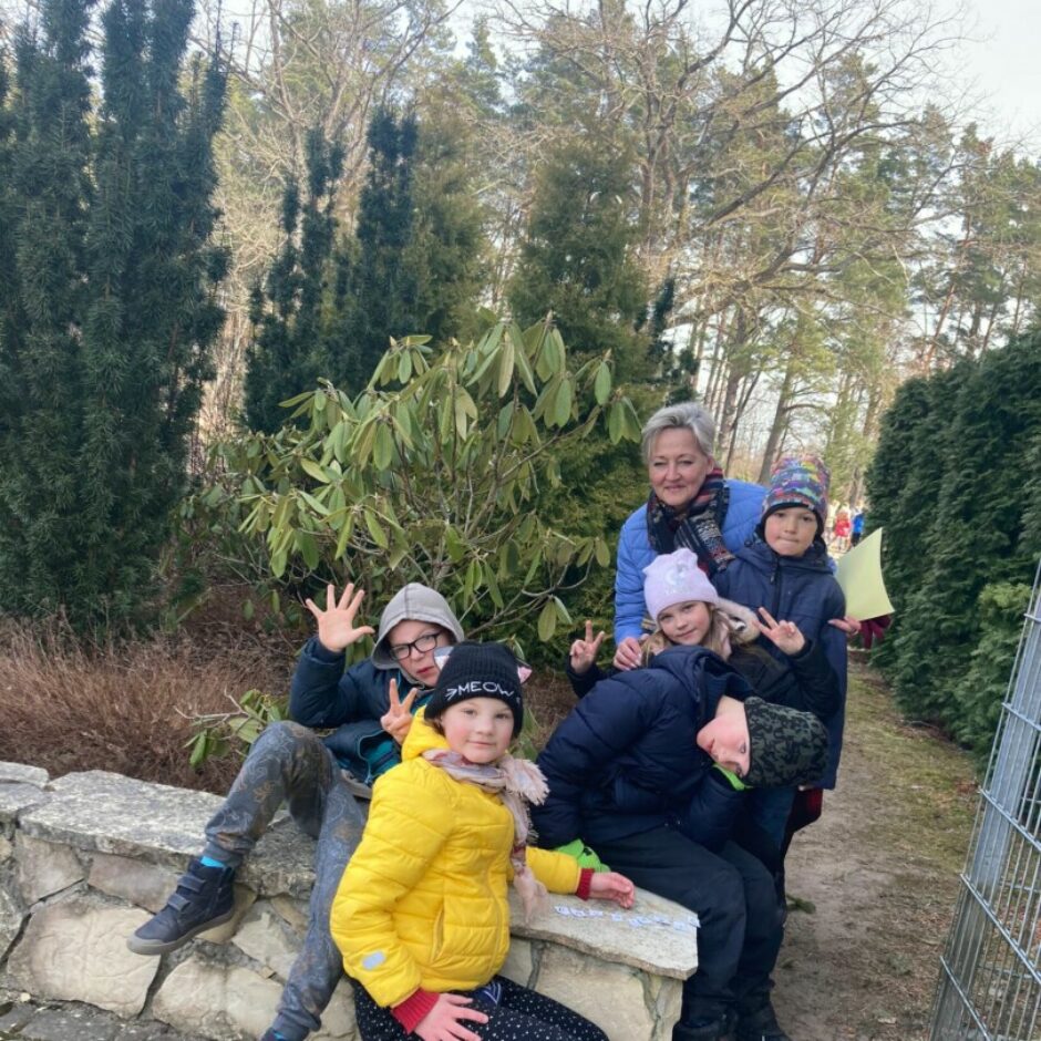 Meitenes, zēni un sieviete