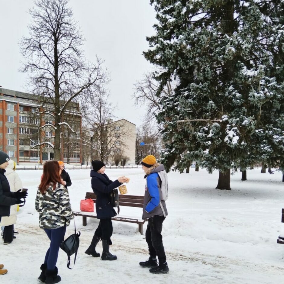 Bērni arā, sniegā