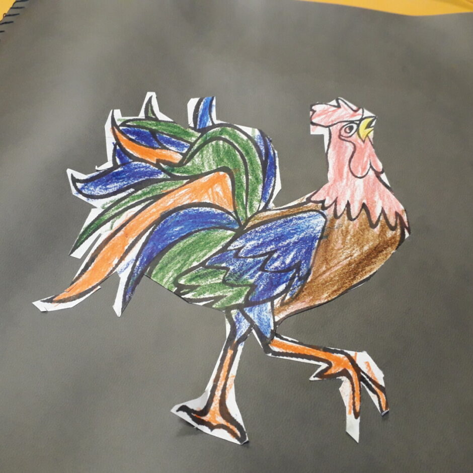 Bērna izkrāsots un izgriezts Mārtiņa gailis.