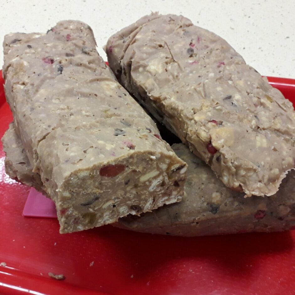 Bērnu pagatavotā saldā rulete.