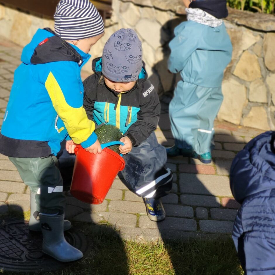 bērni un spainītis