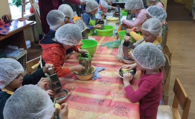 bērni un skolotāja