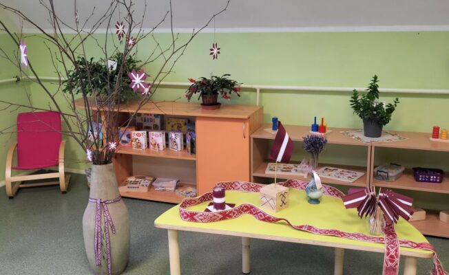 Dekori zaros un uz galda