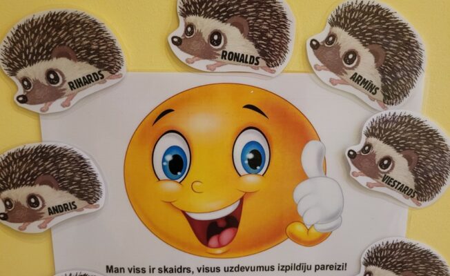 Smaidiņš un ezīši ar vārdu