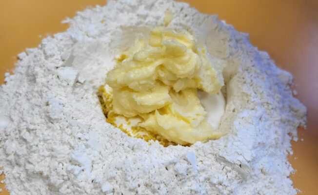 Miltu kaudzīte ar sviestu vidū