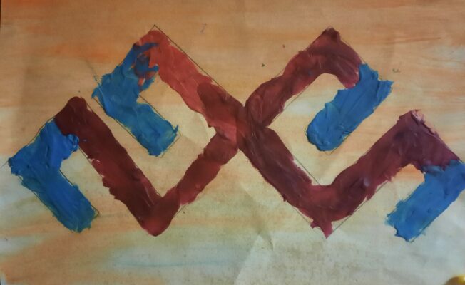 Mārtiņdienas zīme, ar plastalīnu veidota uz papīra