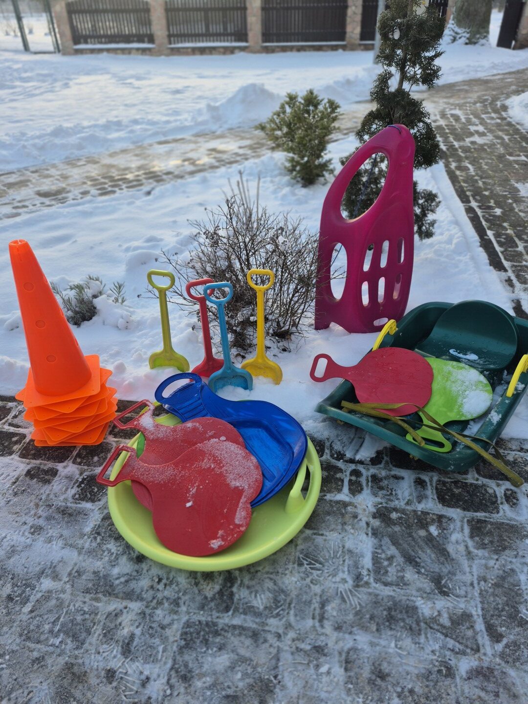 Atribūti bērniem ziemas prieku baudīšanai