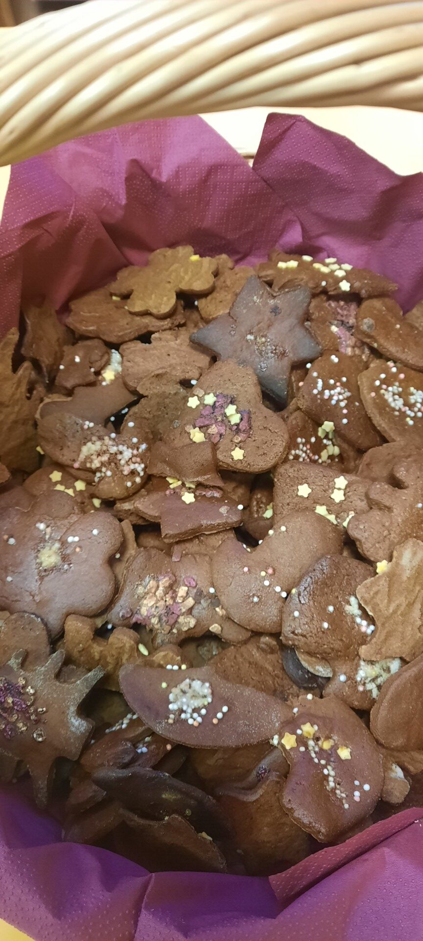 Izceptas piparkūkas grozā