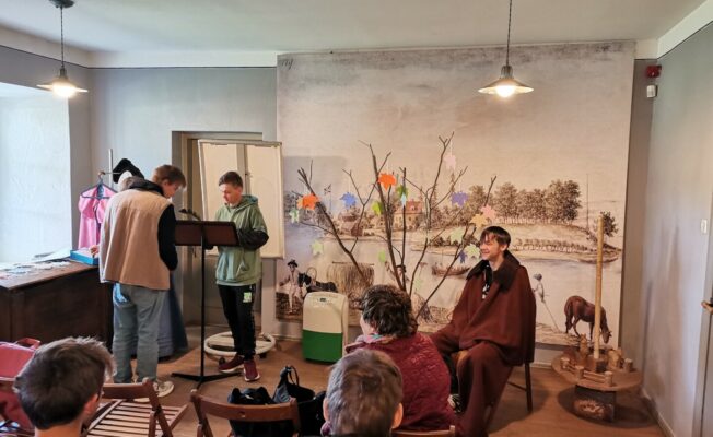 Zēni un meitenes muzejā