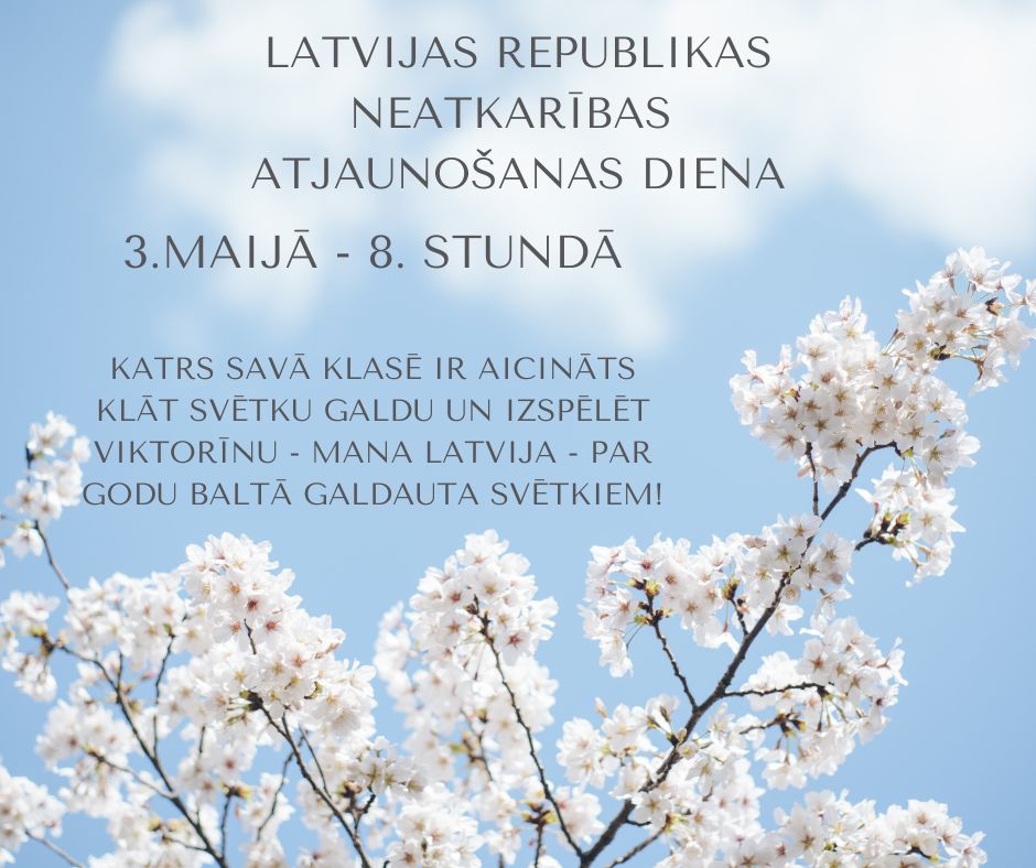 Koks ar baltiem ziediem