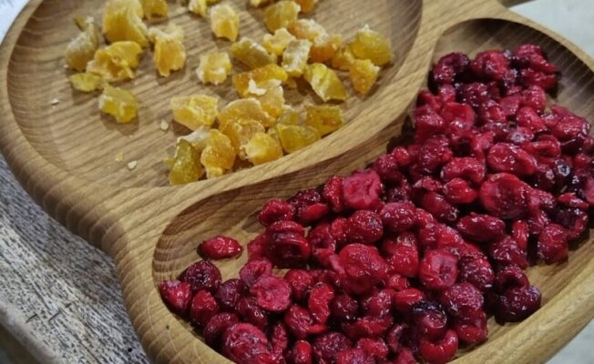 Trauks ar žāvētiem augļiem