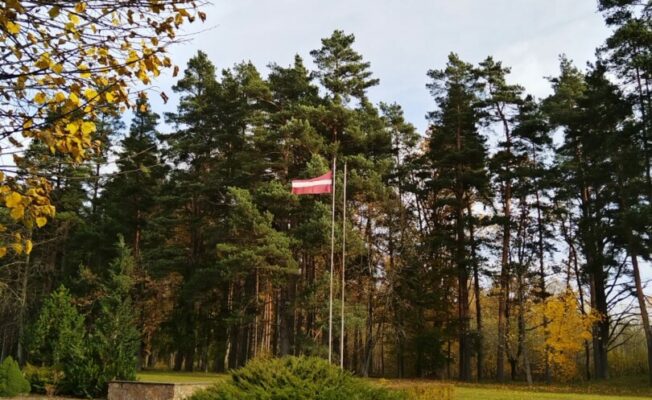 Latvijas karogs mastā