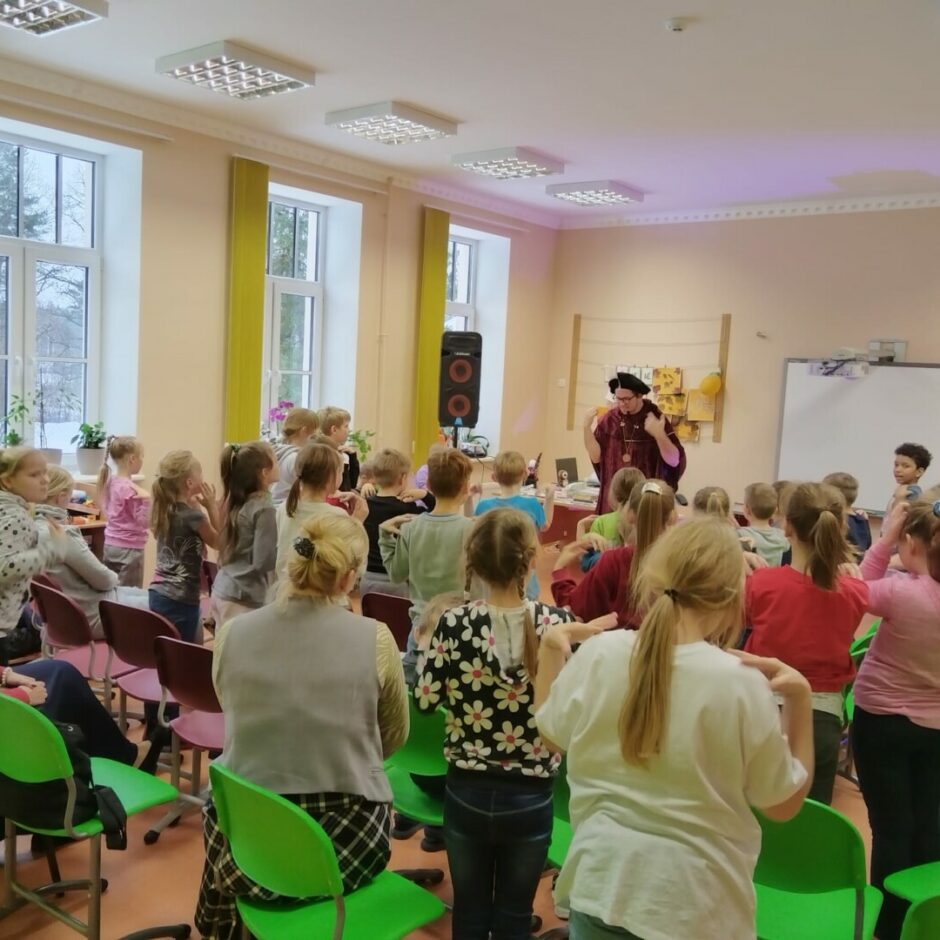 Klase, bērni, pieaaugušie, pasākums